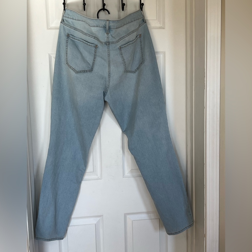 SOLD!!!Old Navy Women Jeans - Picture 6 of 6
